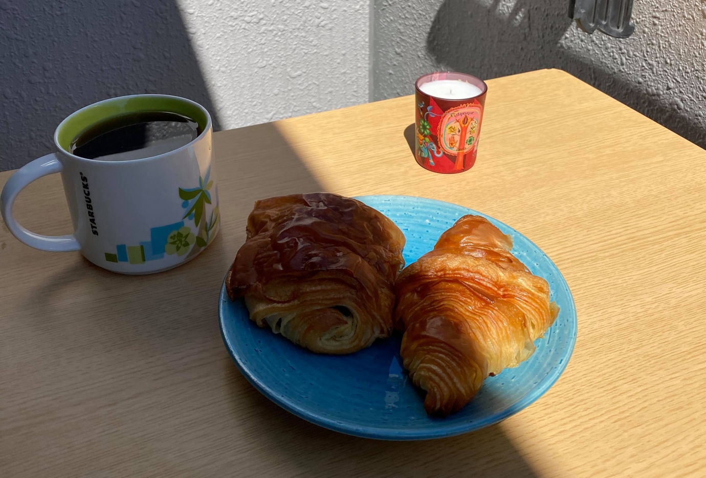 パラナビ飯田・テラスに設置したデスク