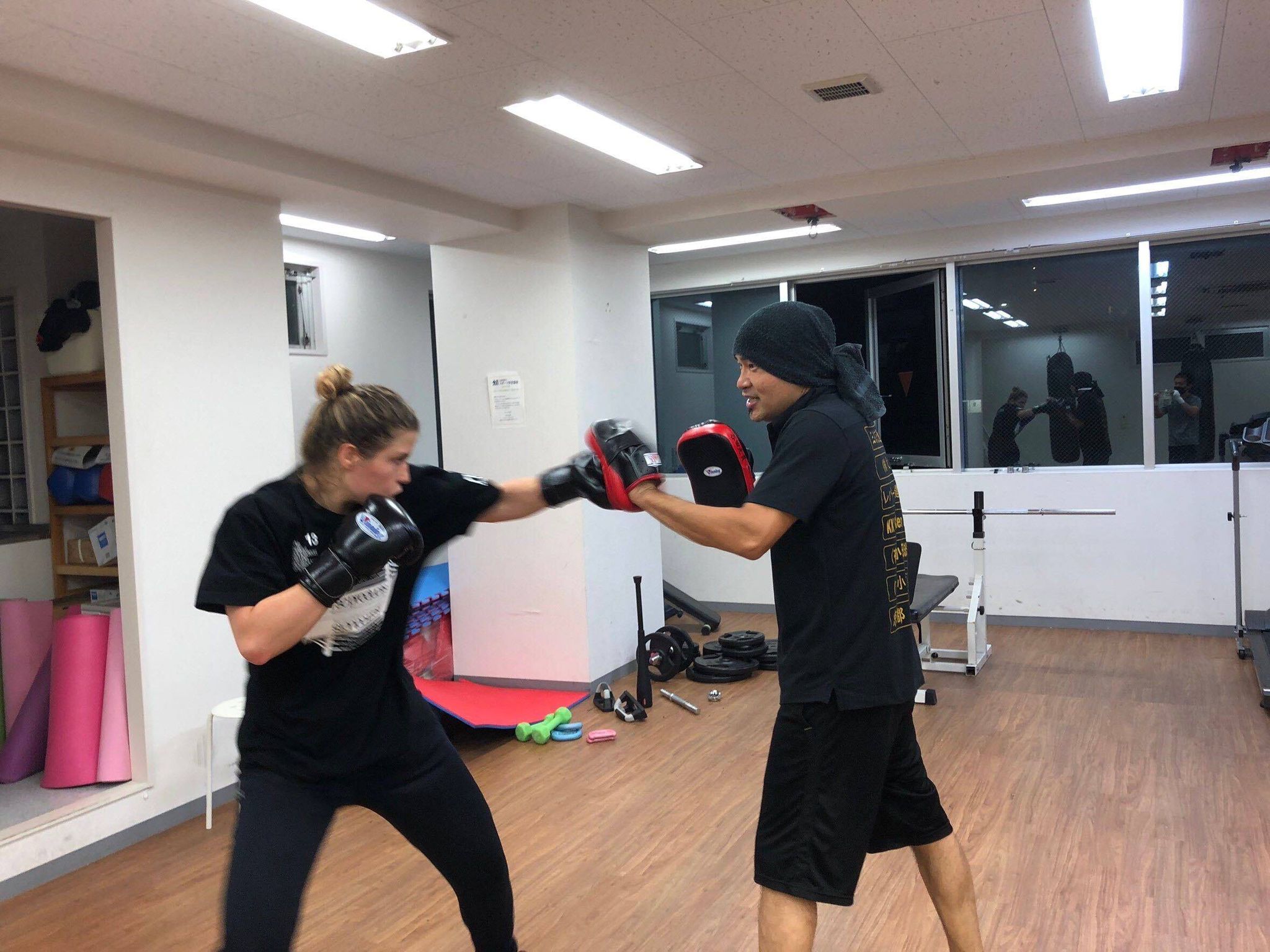 フェデリカさんボクシングの練習中