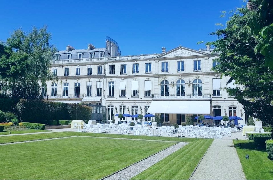 フランス人女性の「エレガンスとインテリジェンス」はどこからくるの？フランス人哲学学者の解説