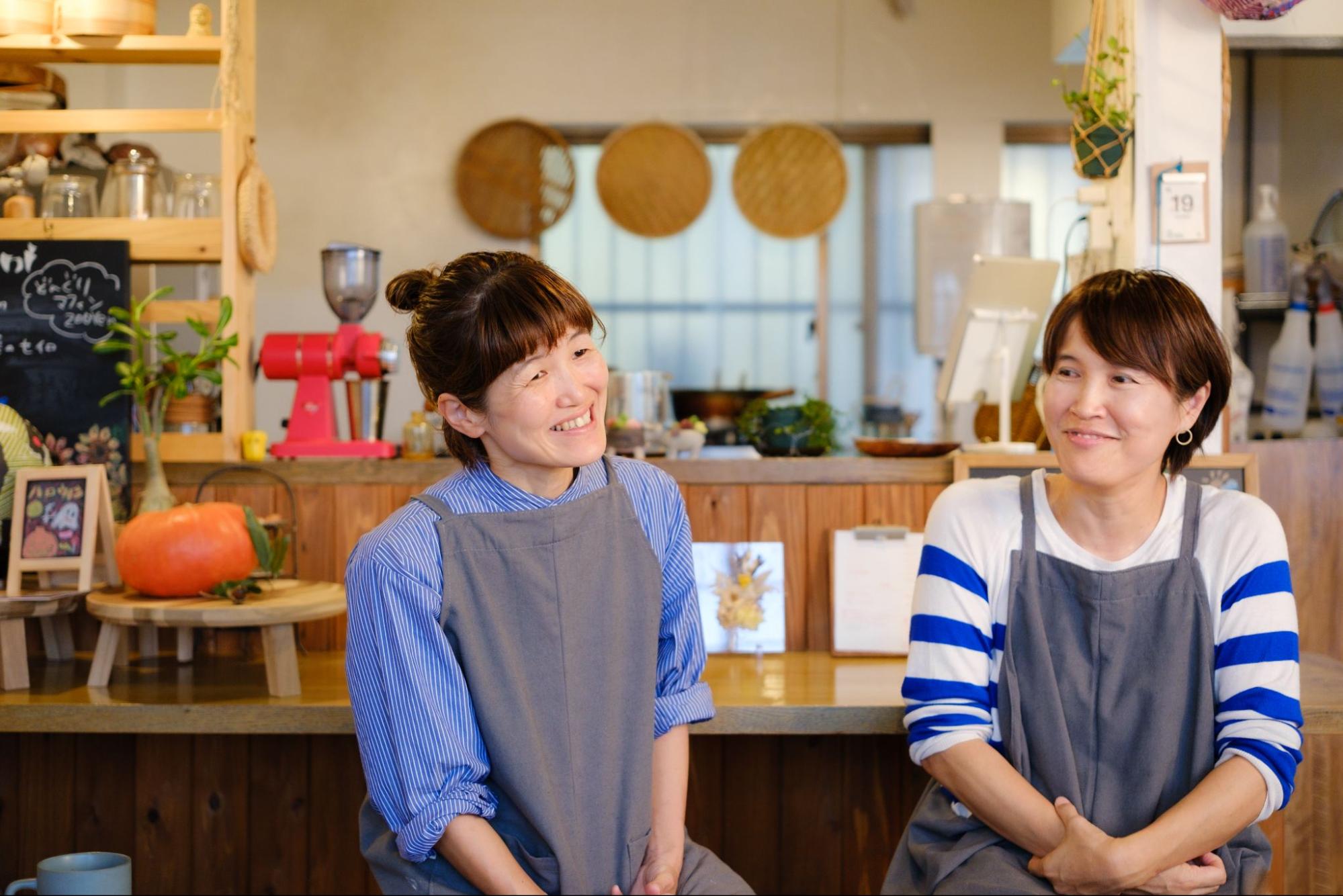 mani maniを二人三脚で経営している伊藤祥子さん、川崎彩さん