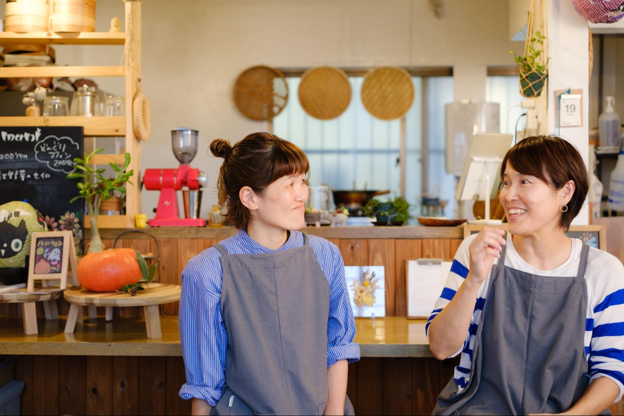 mani maniを二人三脚で経営している伊藤祥子さん、川崎彩さん