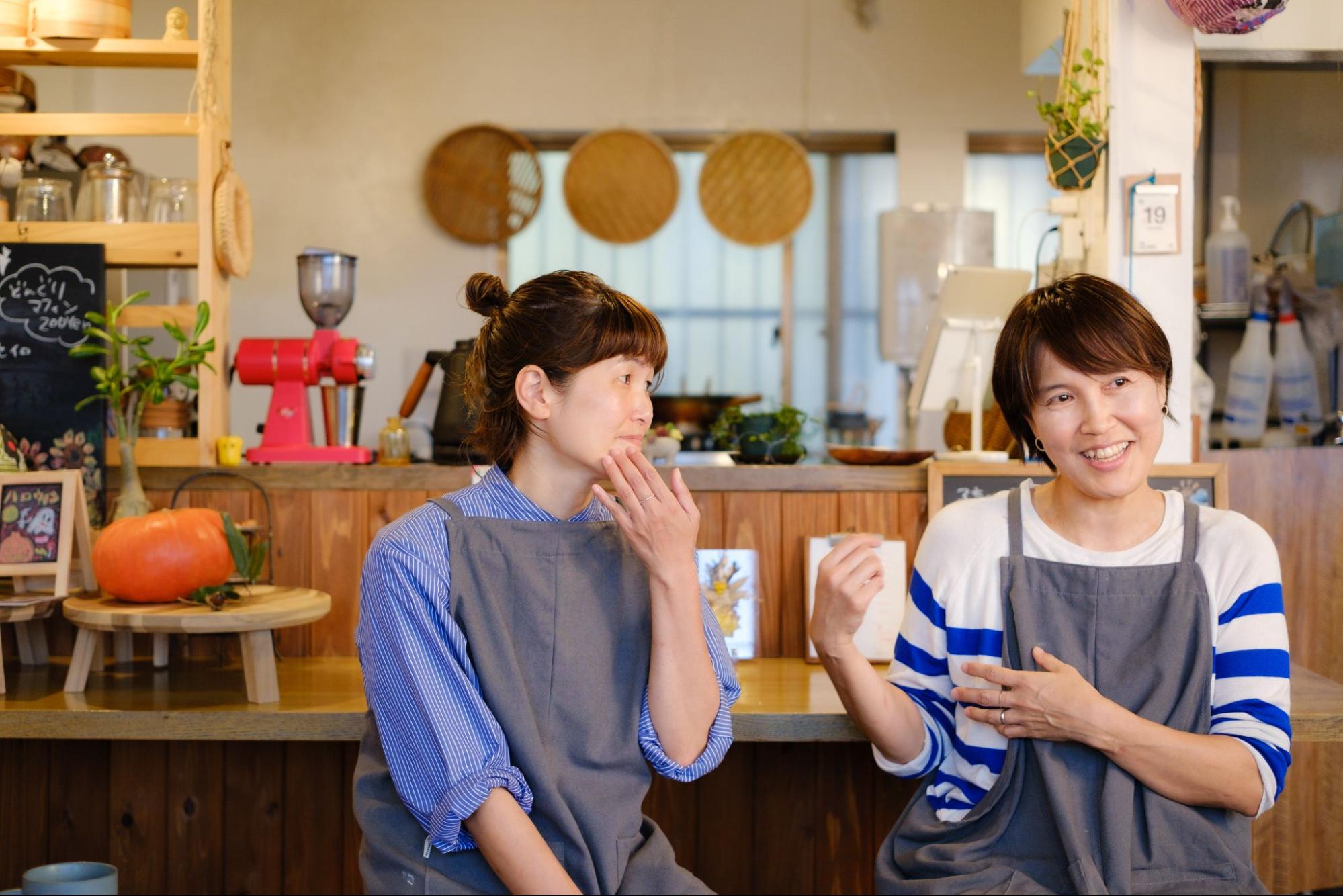 mani maniを二人三脚で経営している伊藤祥子さん、川崎彩さん